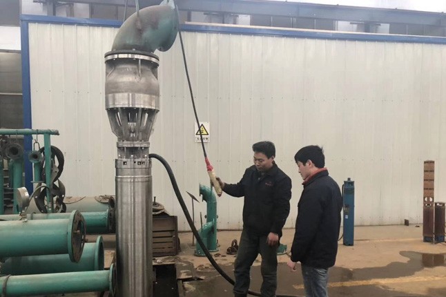 流量1200立方、楊程18米的不銹鋼304材質(zhì)潛水泵測試合格